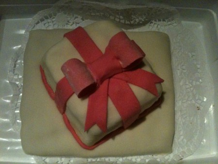 Ajándék doboz torta